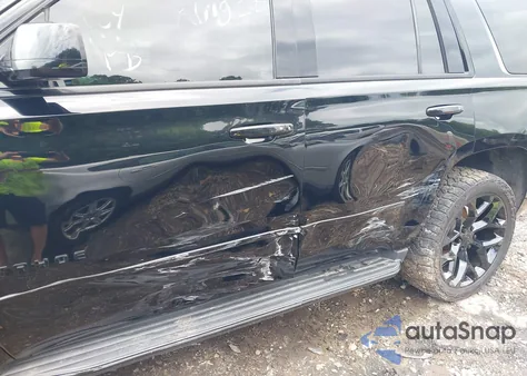 2018 Chevrolet Tahoe K1500 Premier z USA, uszkodzony, nr VIN 1GNSKCKC8JR140264